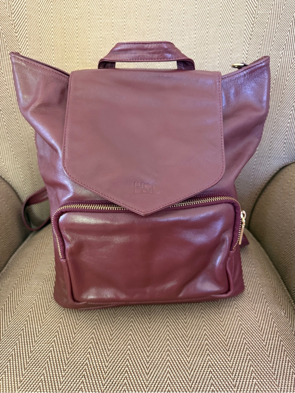 H&T Embossed Leather Clutch in Deep Burgundy